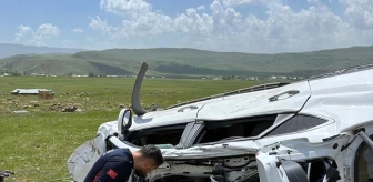 Muş'ta Otomobil Çarpışması: 1 Ölü, 4 Yaralı