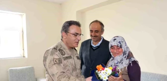Hakkari İl Jandarma Komutanı Şehit Annelerini Ziyaret Etti