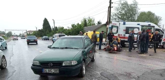 Sakarya'da Otomobil ile Motosiklet Çarpıştı: 2 Kişi Yaralandı
