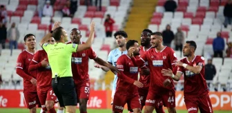 Sivassporlu İbrahim Akdağ, Başakşehir maçında kırmızı kart gördü