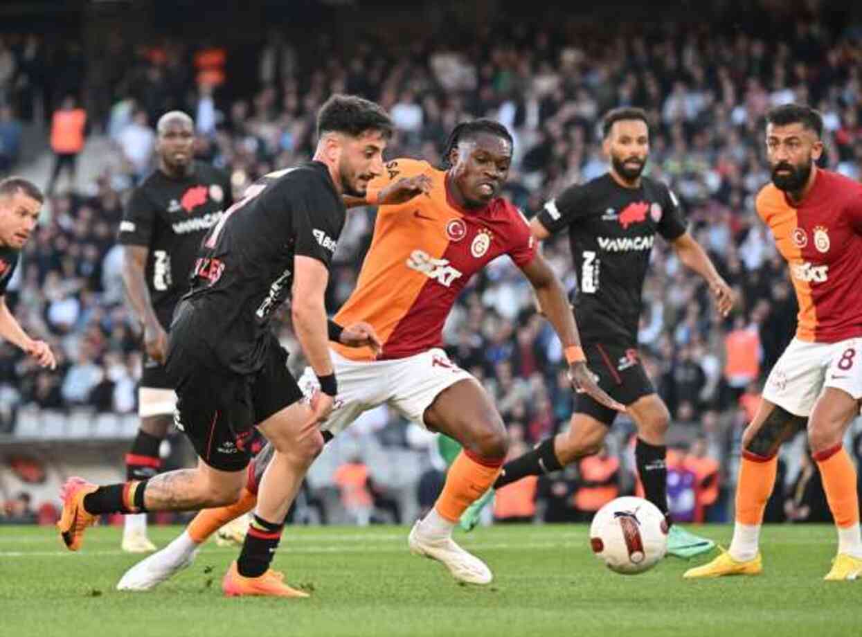 TRENDYOL SÜPER LİG SIRALAMASI Süper Lig'de birinci kim? Galatasaray mı Fenerbahçe mi?