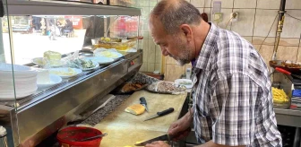 Konya'da Tarihi Bedesten Çarşısında Babadan Kalma Dükkanıyla Kahvaltı İşleten Baba-Oğul