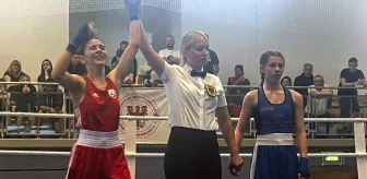 13 Yaşındaki Selina Çukur Almanya Boks Şampiyonası'nda Şampiyon Oldu