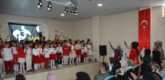 Bitlis'te Yunus Emre Anaokulu öğrencilerinden Anneler Günü etkinliği