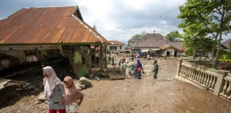 Endonezya'da Lav Selleri: Ölü Sayısı 37'ye Yükseldi