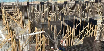 Erzincan'da otel inşaatında kaza: İşçi beton arasında sıkıştı