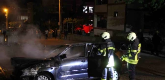 Kayseri'de park halindeki otomobil alev aldı