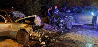 Tokat'ta kafa kafaya çarpışan araçlarda 7 kişi yaralandı