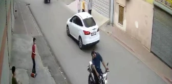 Adana'da uçurtma ipi kafasına takılan motosiklet sürücüsü çocuklara tepki gösterdi