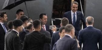 Yunan Başbakan Miçotakis, Türkiye'de! Karşılama törenine Hakan Fidan detayı damga vurdu