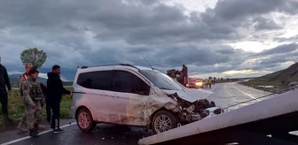 Ağrı'da otomobil ile hafif ticari araç çarpıştı: 5 yaralı