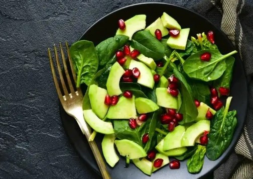 Avokado salatası nasıl yapılır? Avokado salatasının içine ne konur?