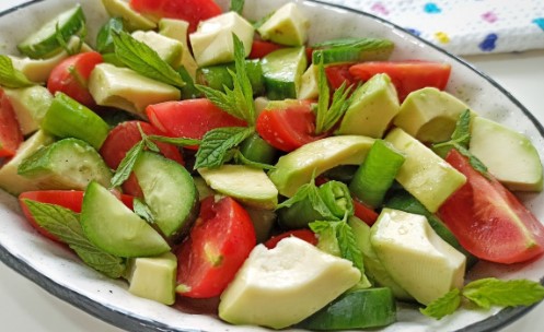 Avokado salatası nasıl yapılır? Avokado salatasının içine ne konur?