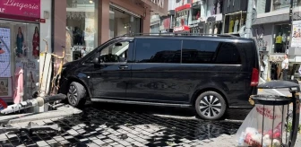 Fatih'te Minibüs Kazası: Yayalar Son Anda Kurtuldu