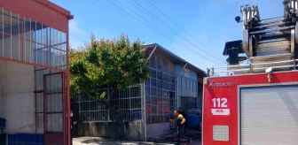 Burdur'da Sanayi Sitesinde Yangın: Oto Yedek Parça Deposunda Maddi Hasar Meydana Geldi