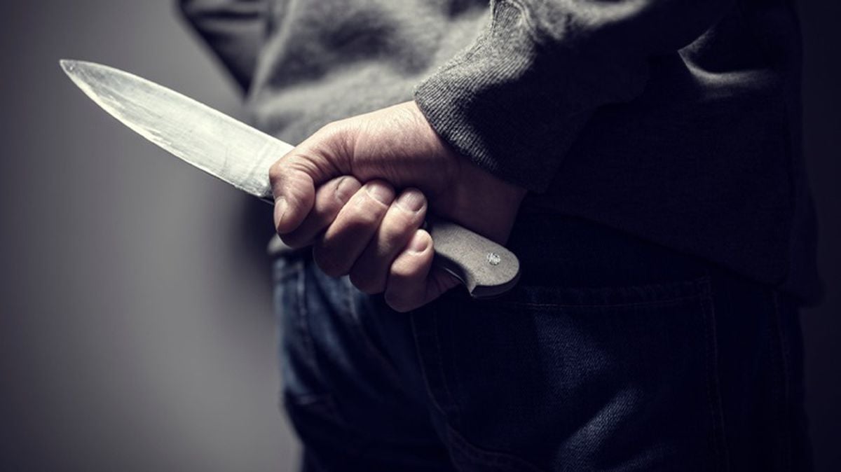 Kopya çekerken yakalanan öğrenci öğretmenini bıçakla yaraladı