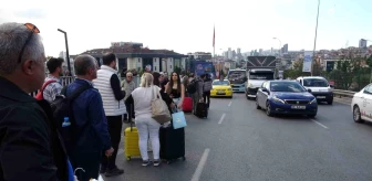 İstanbul'da M4 Kadıköy-Sabiha Gökçen metro hattında arıza: Vatandaşlar isyan etti