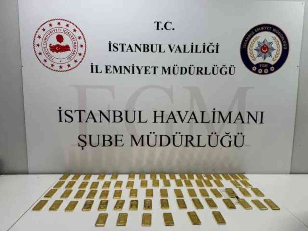 Pusetin altına sakladılar! Bebek arabasının altından 73 kilo külçe altın çıktı