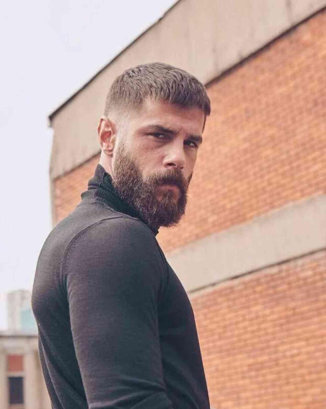 Selahaddin Eyyubi dizisinin Bernard'ı oynayan Berk Cankat nereli, kaç yaşında? Selahaddin Eyyubi dizisinin Bernard'ı oynayan Berk Cankat nereli, kaç yaşında?