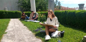Tekirdağ'da Güzel Sanatlar Fakültesi öğrencileri doğada sınava girdi