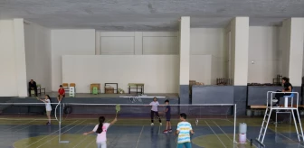 Dörtyol'da Gençlik Haftası kapsamında badminton turnuvası düzenlendi