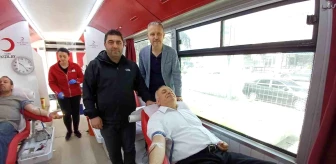 Türkiye Beyazay Genel Başkanı Lokman Ayva, Düzce'de Kan Bağışında Bulundu