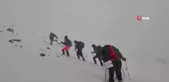 Hava muhalefeti Rus dağcıların zirve yapmasına izin vermedi