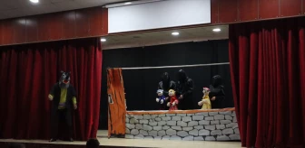 Iğdır'da Nahçıvan Devlet Tiyatrosu Unutulmuş Masalları Sahneledi