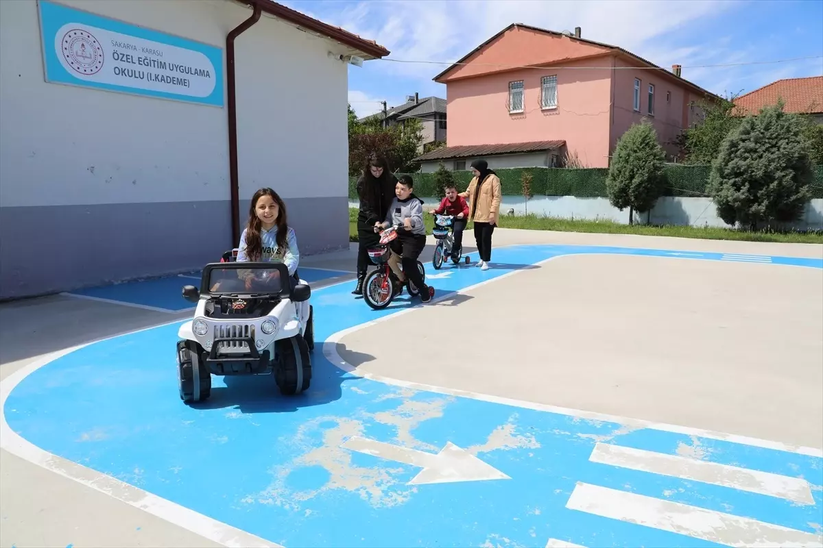 Sakarya'da Özel Öğrenciler Trafik Parkında Eğitim Alıyor