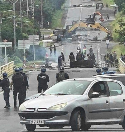 Şiddet olaylarının tırmandığı Fransa'nın özerk bölgesi Yeni Kaledonya'da OHAL ilan edildi