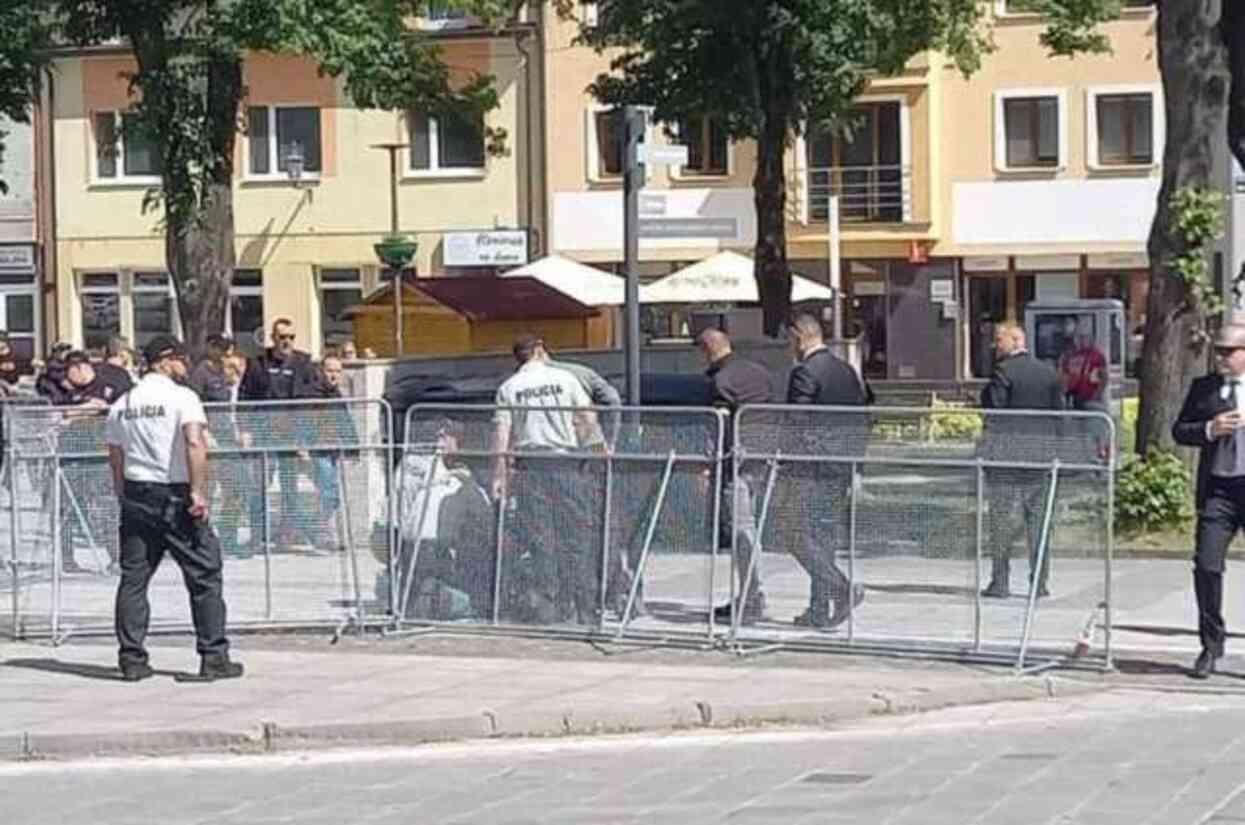 Slovakya Başbakanı Robert Fico, silahlı saldırıda yaralandı