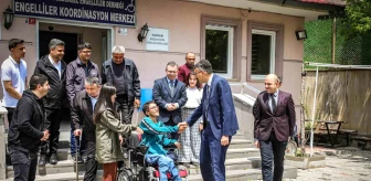 Hakkari Valisi Ali Çelik, Engelliler Derneğini Ziyaret Etti