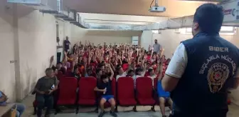 Hatay Emniyet Müdürlüğü, Arsuz'da SİBERAY Projesi kapsamında seminer düzenledi