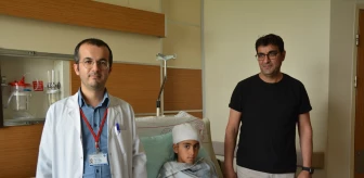 Bitlis'te beyin kanaması geçiren 9 yaşındaki çocuk başarılı bir ameliyatla sağlığına kavuştu