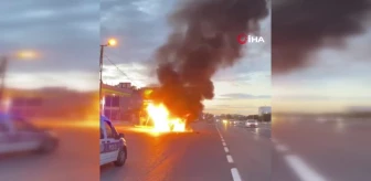 Büyükçekmece'de kaza yapan araç alev alev yandı: 3 yaralı