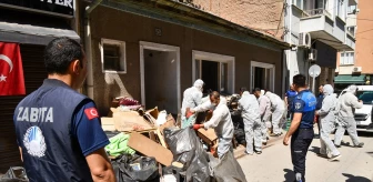 Eskişehir'de Bir Evden 5 Ton Çöp Çıkarıldı