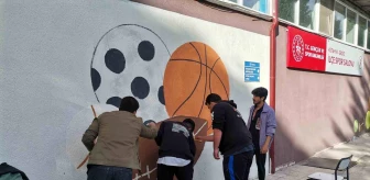 Gediz Meslek Yüksekokulu Öğrencileri Spor İlçe Müdürlüğü Duvarlarını Boyadı