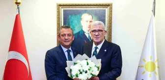 İYİ Parti Genel Başkanı Müsavat Dervişoğlu ve CHP Genel Başkanı Özgür Özel İYİ Parti Genel Merkezi'nde bir araya geldi