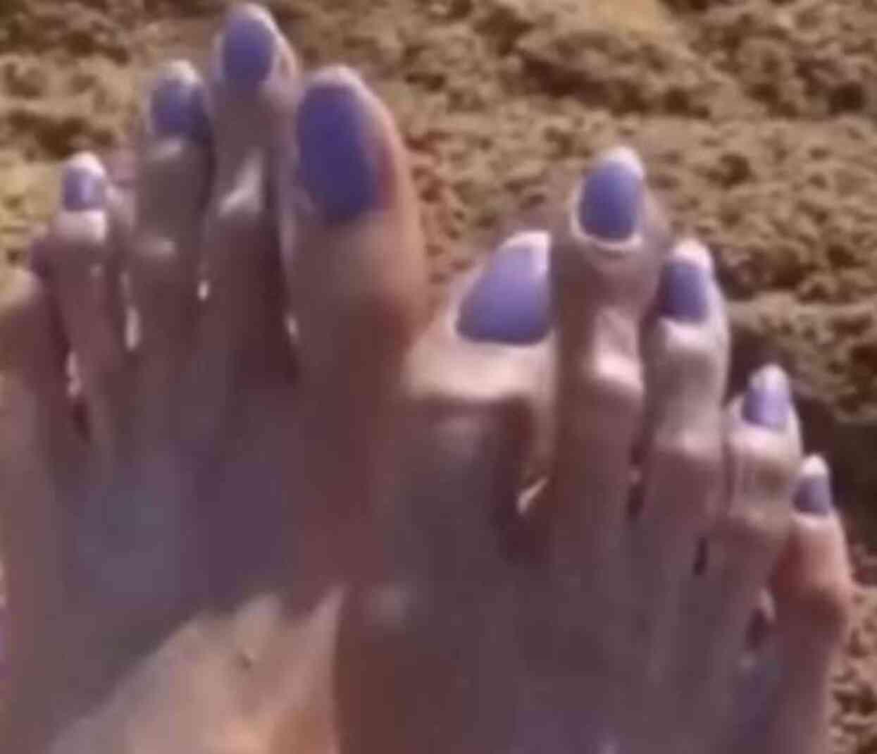 Çağla Şıkel ayaklarını mı paylaştı? Çağla Şıkel neden video paylaştı?