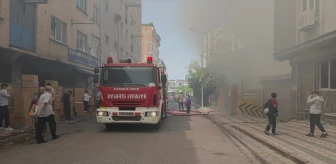 İstanbul Sultangazi'de Depo Yangını