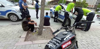 Konya'da plakasız motosikletle polisin dur ihtarına uymayarak kaçan kuzenler yakalandı