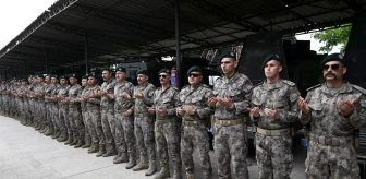 Özel Harekat Polisleri Suriye'ye Dualarla Uğurlandı
