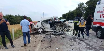 Adana'da Otomobil ile Hafif Ticari Araç Çarpışması: 4 Kişi Ağır Yaralandı