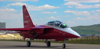 Türkiye'nin ilk jet motorlu süpersonik eğitim uçağı HÜRJET, ilk kez yuvasından ayrıldı