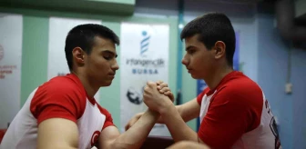 Bursa'da Türkiye Şampiyonu Olan İkizler Avrupa'da Bayrağımızı Dalgalandırdı