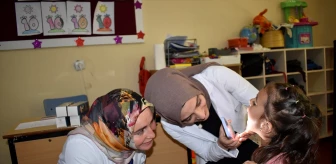 Bitlis'te Türk Kızılay ve İl Sağlık Müdürlüğü çocuklara sağlık taraması yaptı