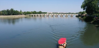 Edirne Valisi Meriç Nehri'nde kısa süre tur yapılacak kayıkla deneme turu gerçekleştirdi