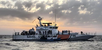 Gökçeada açıklarında su alarak batma tehlikesi geçiren 29 kaçak göçmen kurtarıldı