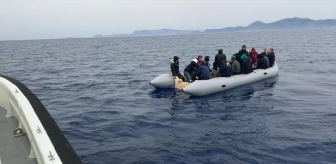 Marmaris Açıklarında Yunanistan Tarafından İtildikleri Türk Kara Sularında Kurtarılan 35 Göçmen