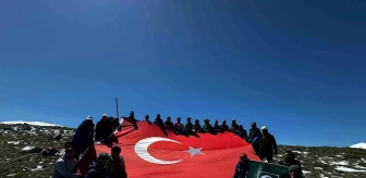 Erzurum'da Dağcılar 19 Mayıs Gençlik ve Spor Bayramı İçin Palandöken'e Tırmandı